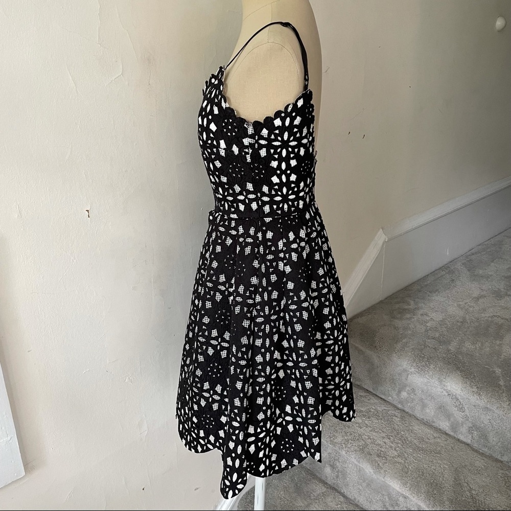 Soloiste Black V-Neck Bonded Lace Skater Dress EUC - Picture 8 of 10